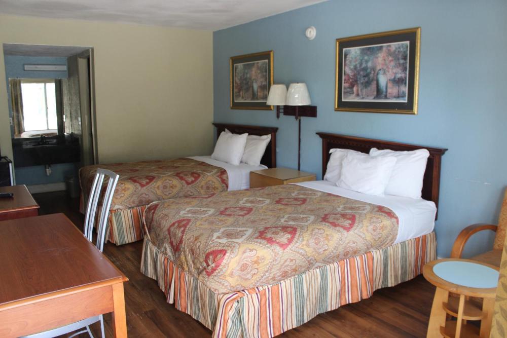 2 DOUBLE BEDS SMOKING interior