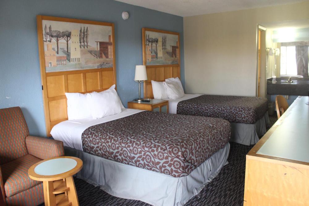 Deluxe 2 Double Beds Smoking interior